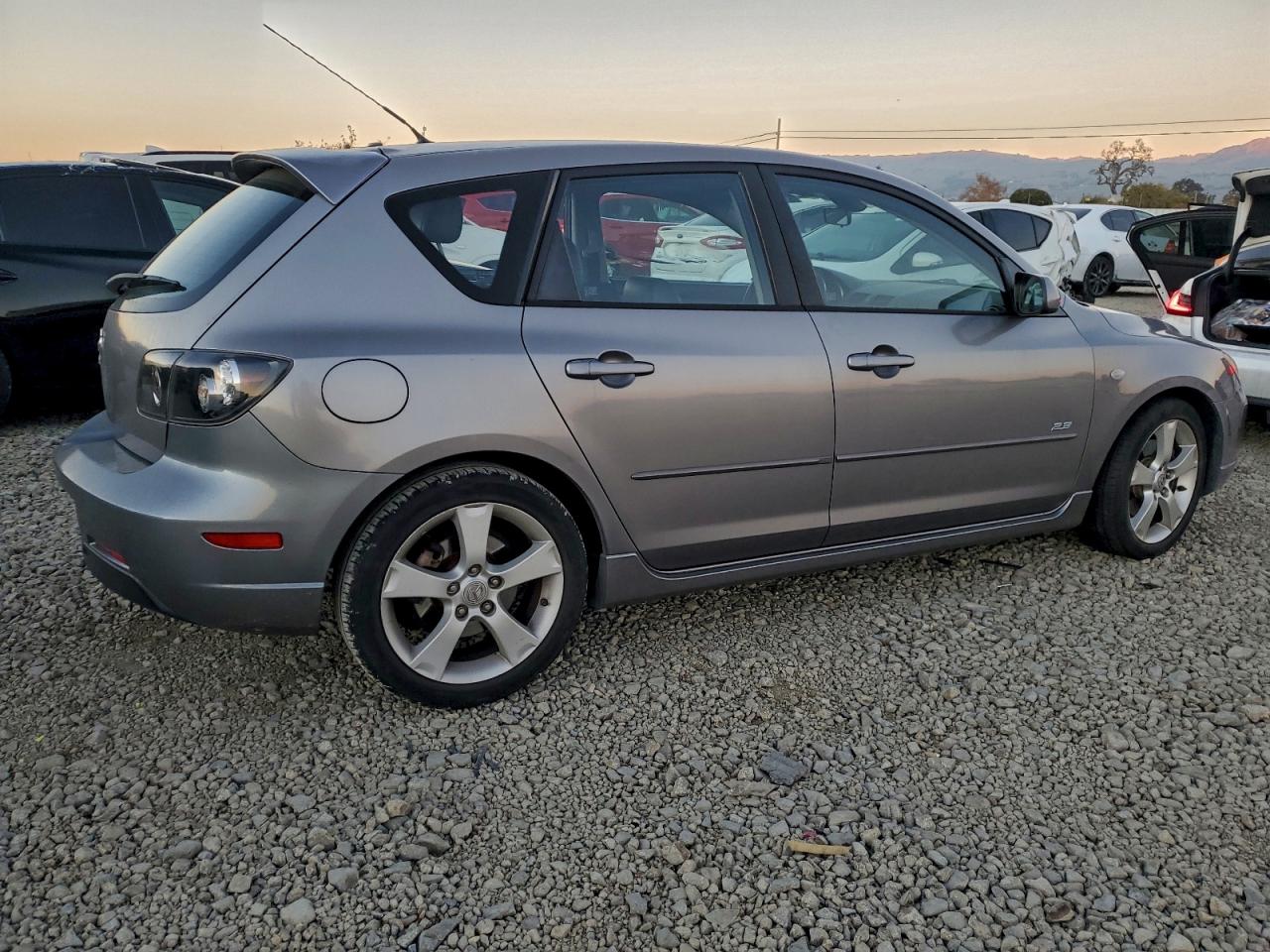 2006 MAZDA 3 HATCHBACK photo 3
