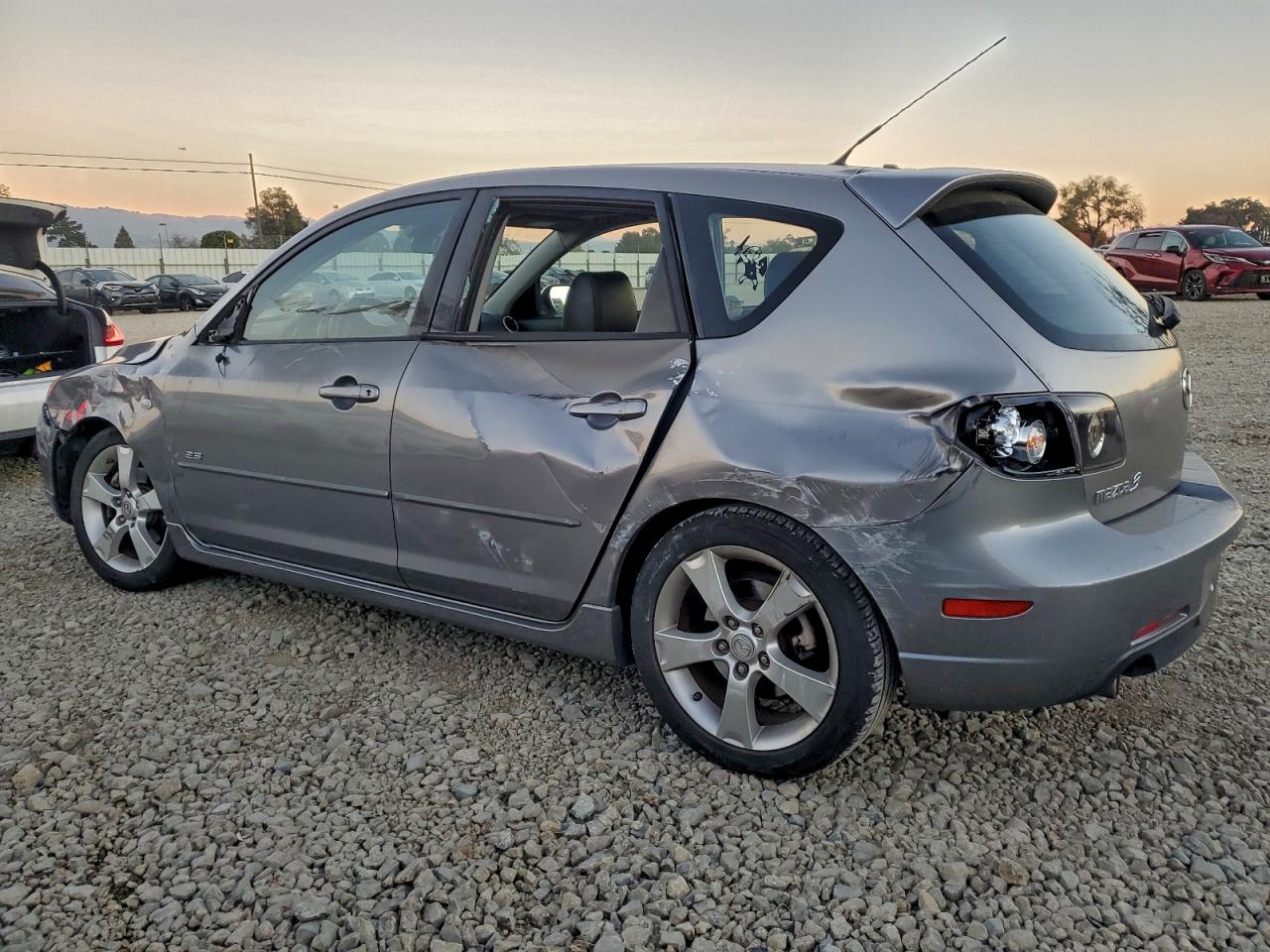 2006 MAZDA 3 HATCHBACK photo 2