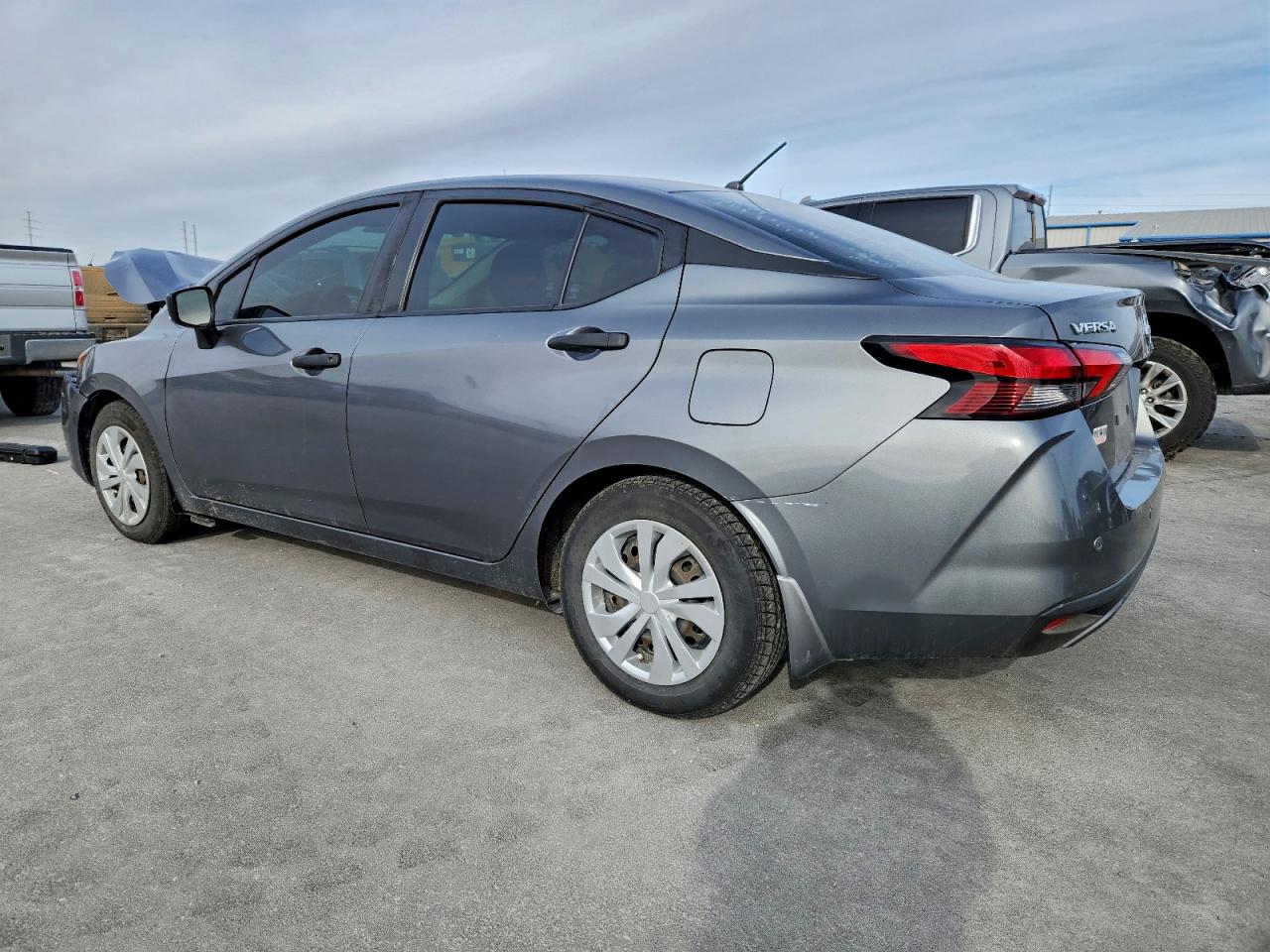 2020 NISSAN VERSA S photo 4