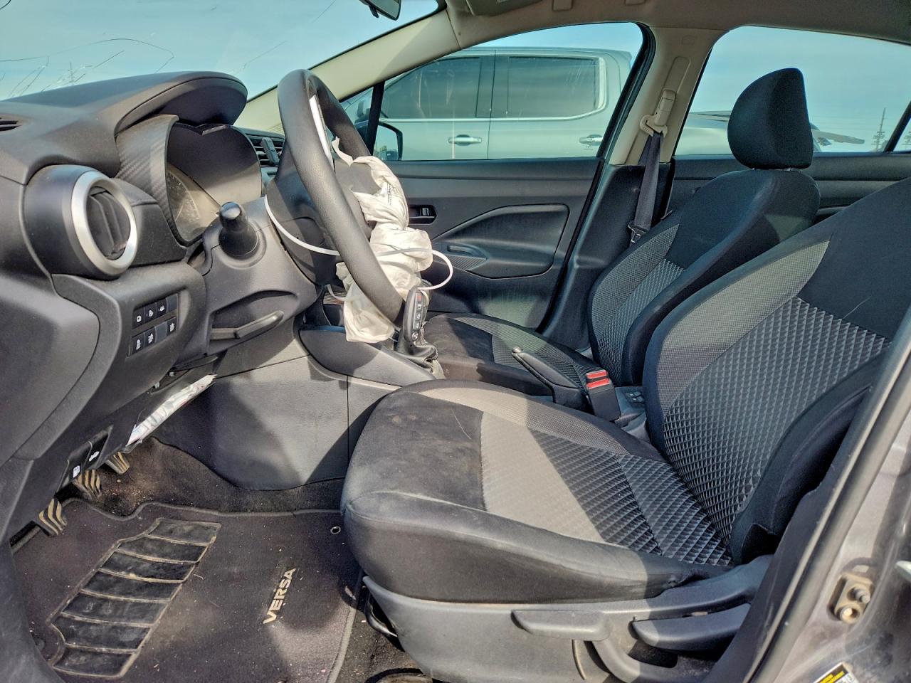 2020 NISSAN VERSA S photo 19