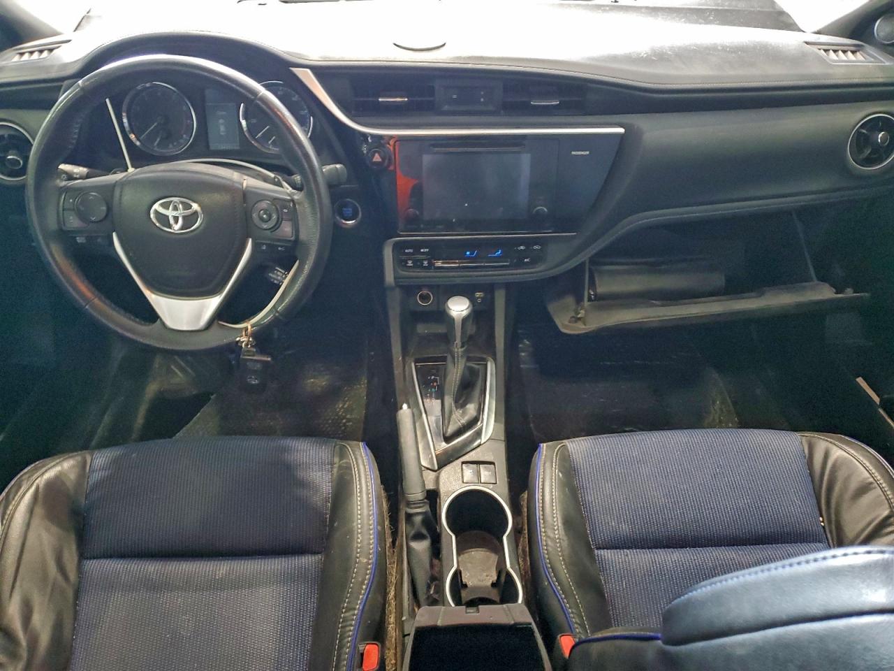 2017 TOYOTA COROLLA L photo 8