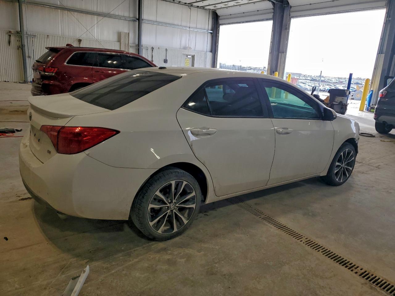 2017 TOYOTA COROLLA L photo 3