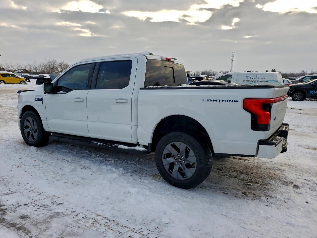 2025 FORD F150 LIGHTNING LARIAT photo 2