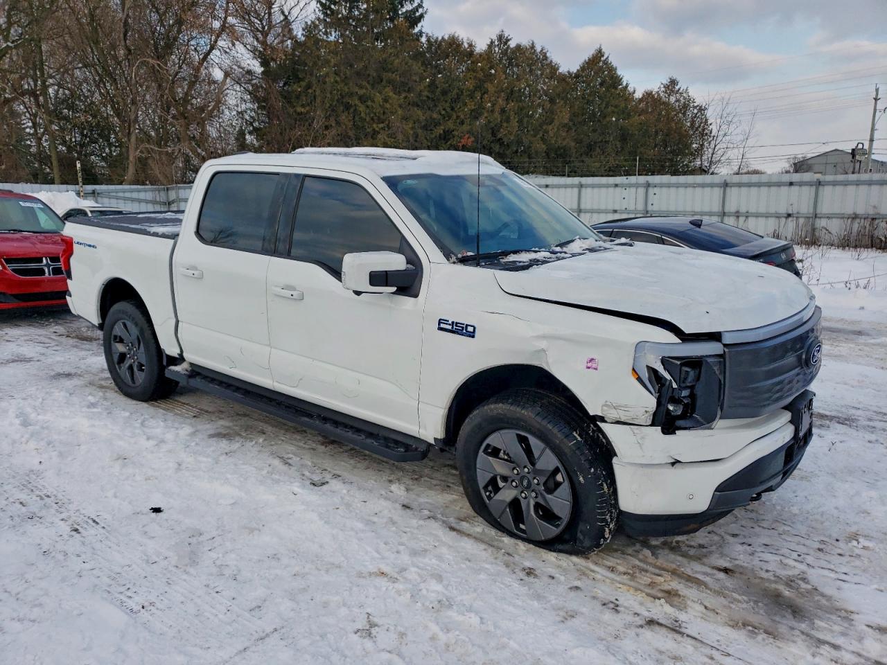 2025 FORD F150 LIGHTNING LARIAT photo 4
