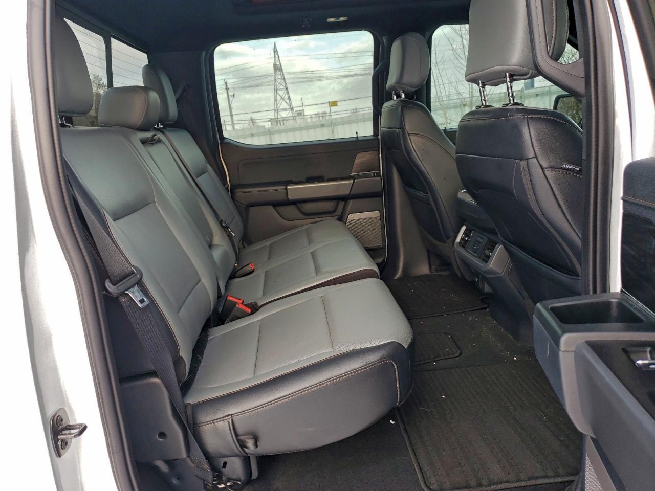 2025 FORD F150 LIGHTNING LARIAT photo 10