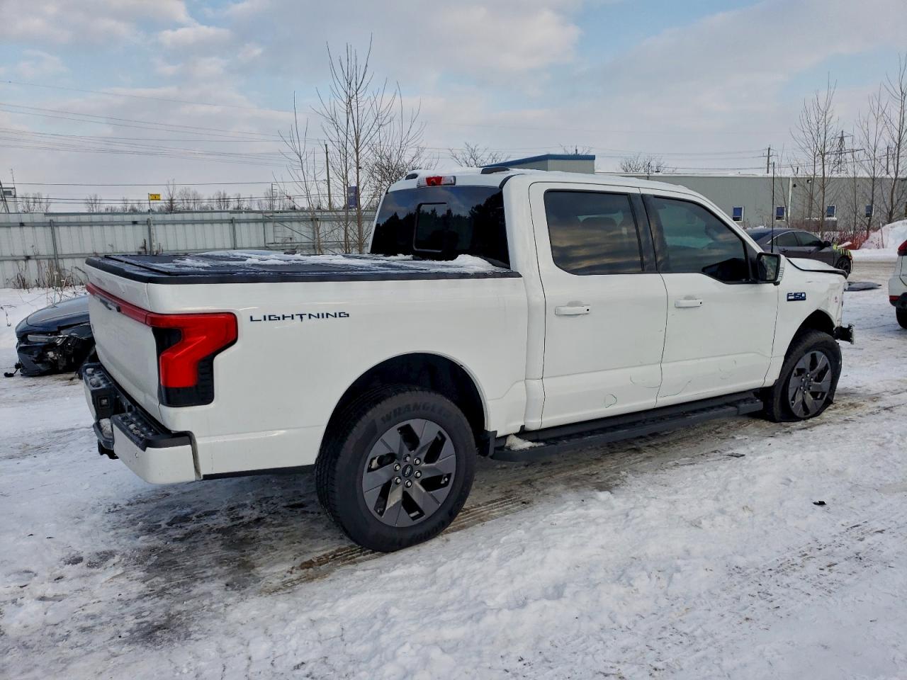 2025 FORD F150 LIGHTNING LARIAT photo 3