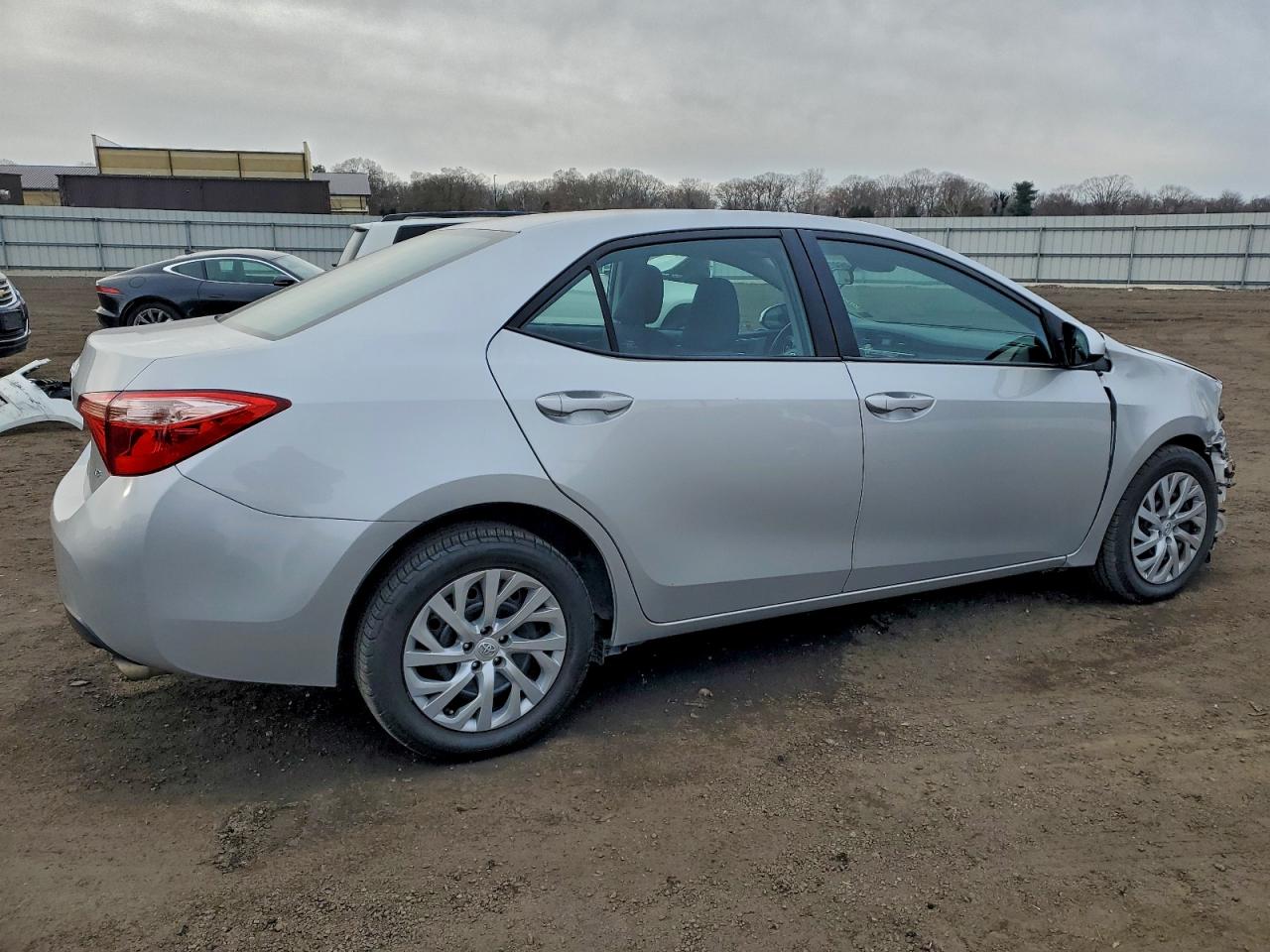 2017 TOYOTA COROLLA L photo 3