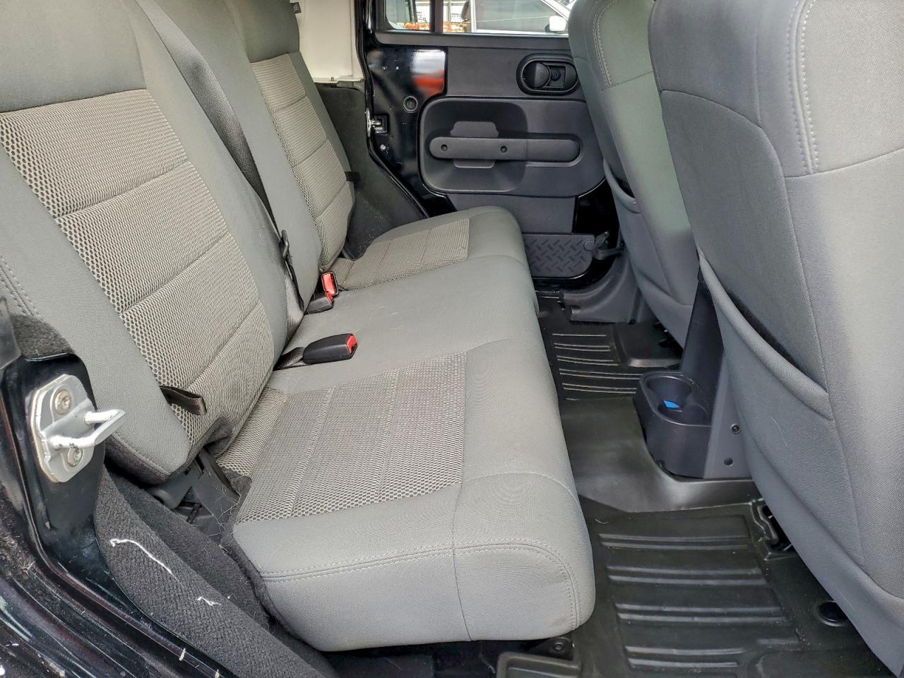 2009 JEEP WRANGLER UNLIMITED SAHARA photo 10
