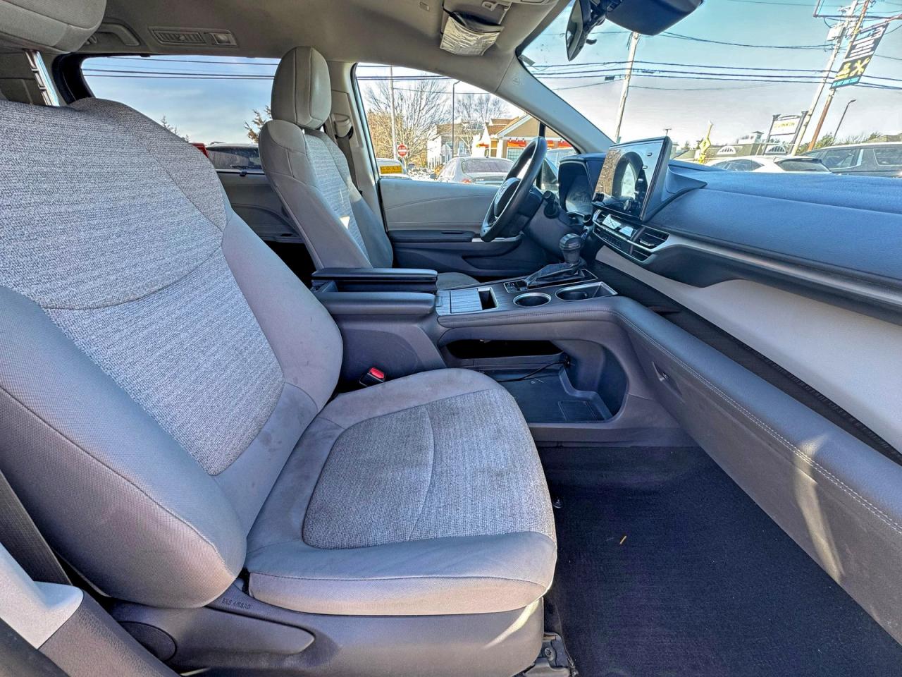 2021 TOYOTA SIENNA LE photo 5