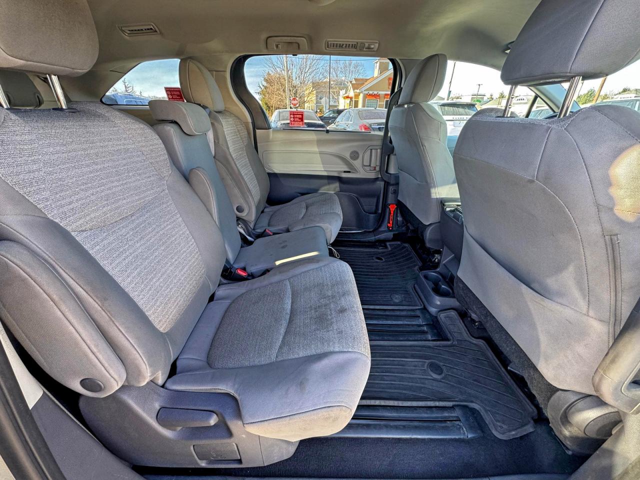 2021 TOYOTA SIENNA LE photo 6