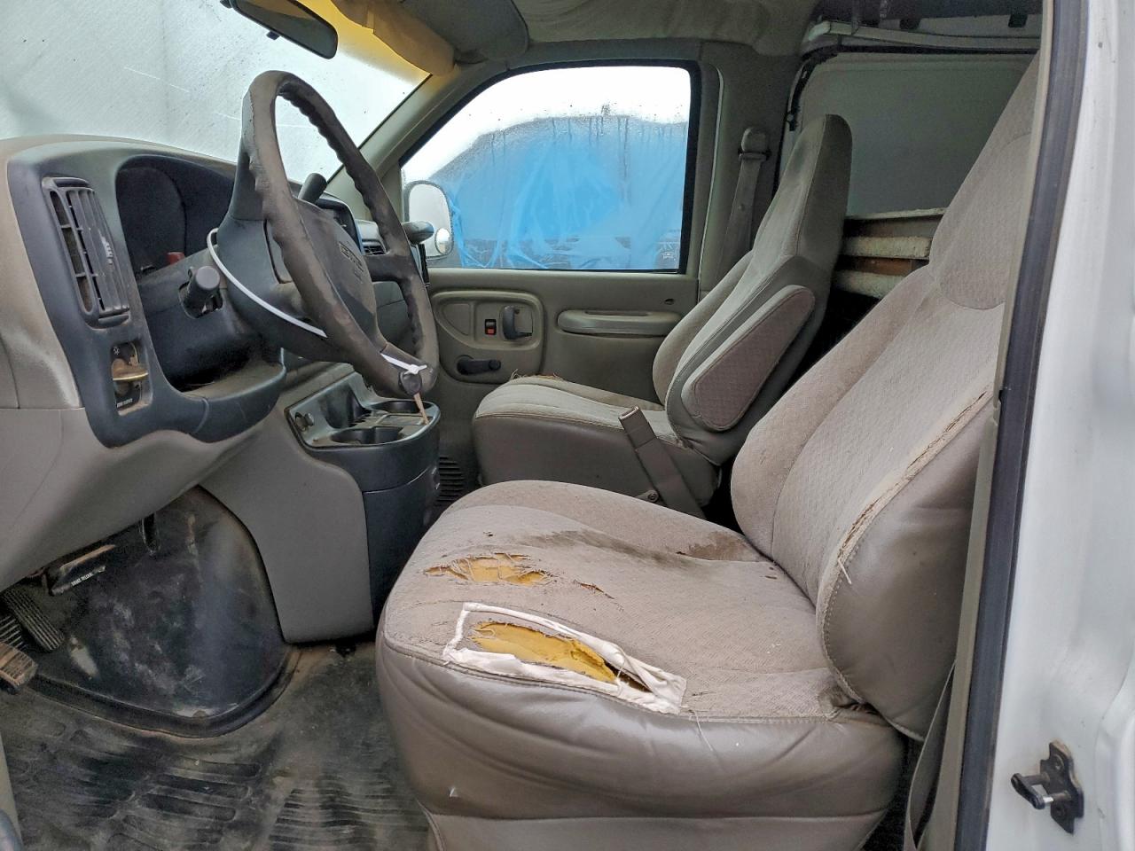 2000 GMC SAVANA G3500 photo 7