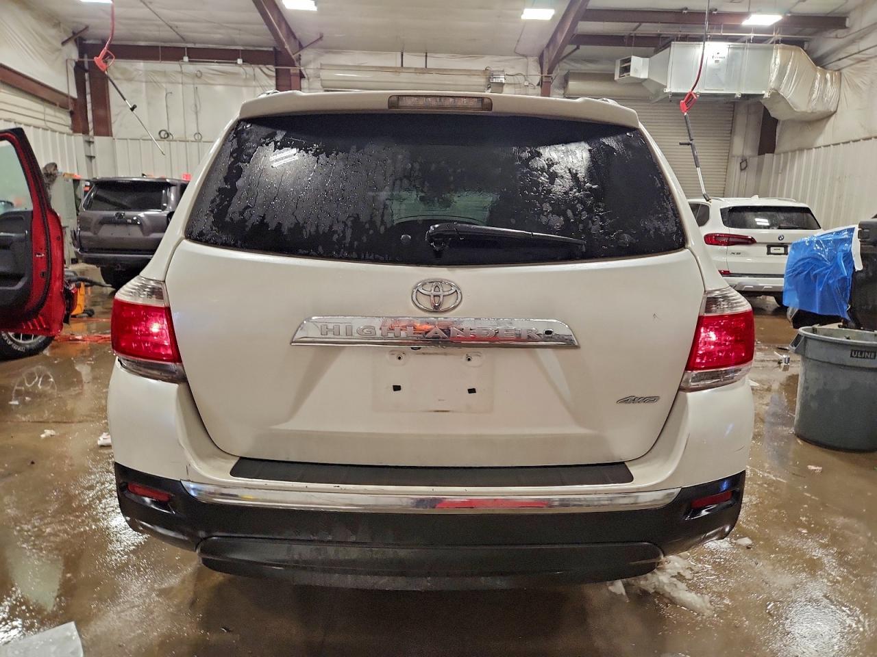 2011 TOYOTA HIGHLANDER LIMITED photo 6