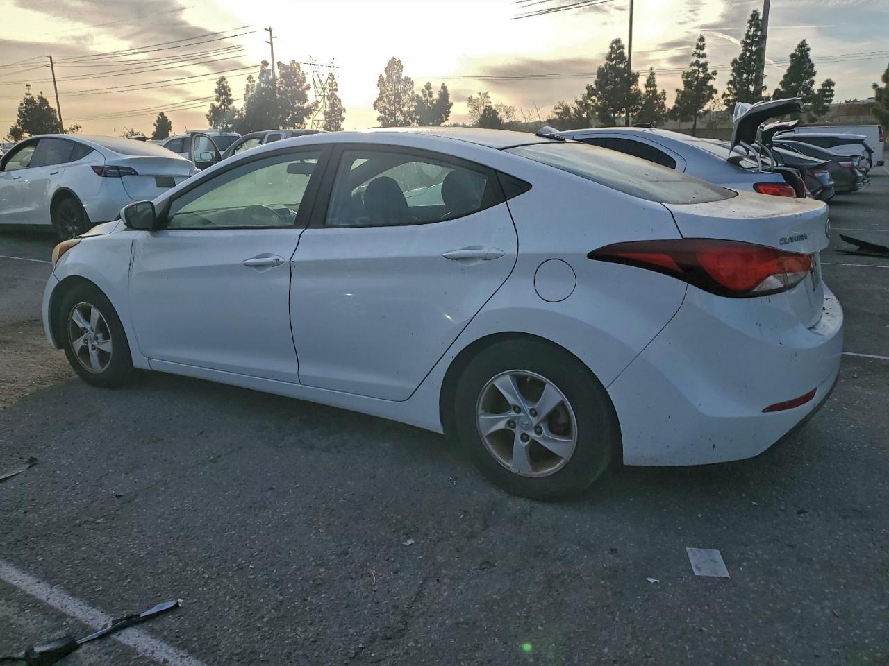 2015 HYUNDAI ELANTRA SE photo 2