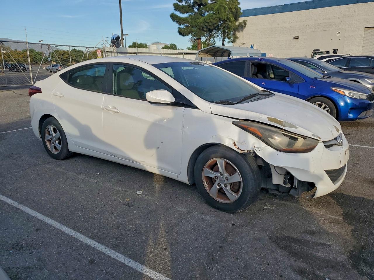 2015 HYUNDAI ELANTRA SE photo 4