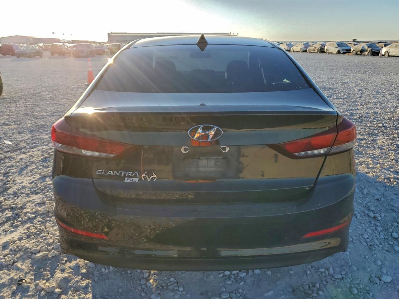 2017 HYUNDAI ELANTRA SE photo 6