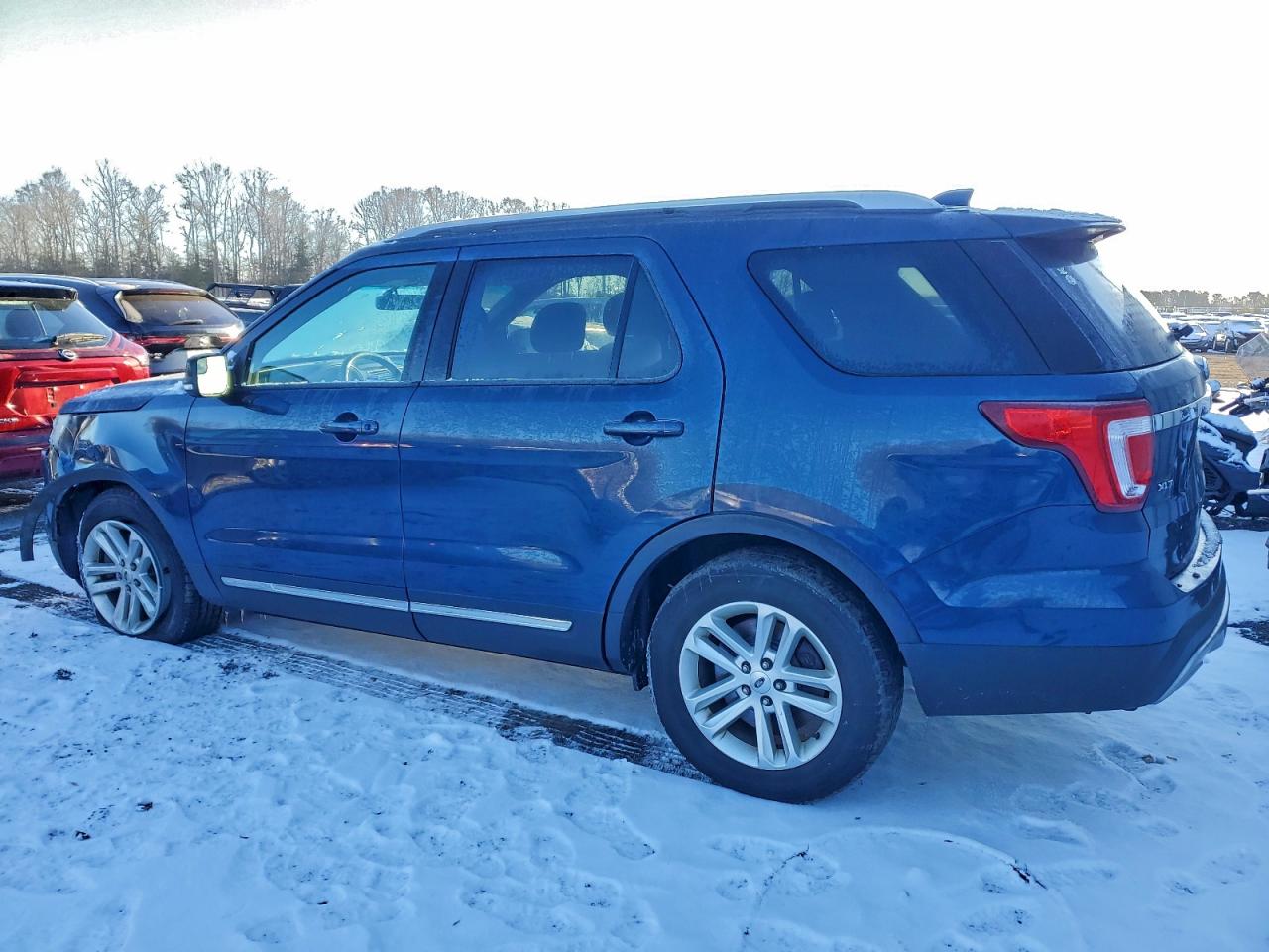 2016 FORD EXPLORER XLT photo 2