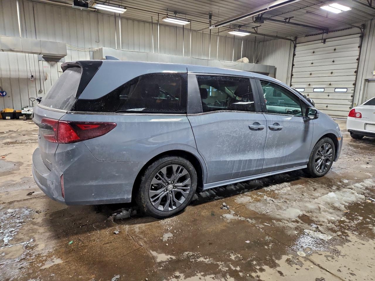 2025 HONDA ODYSSEY TOURING photo 3