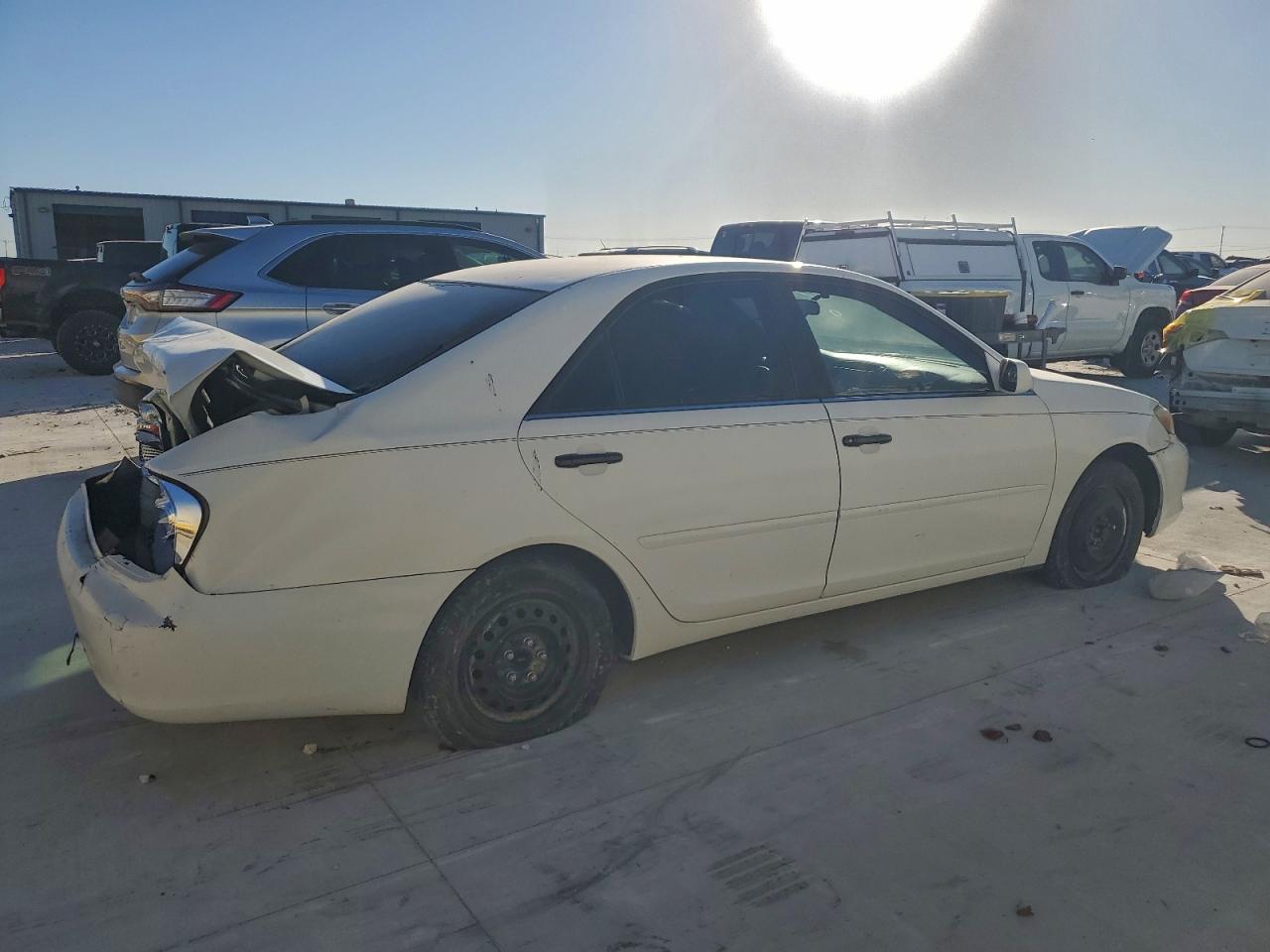 2003 TOYOTA CAMRY LE photo 3