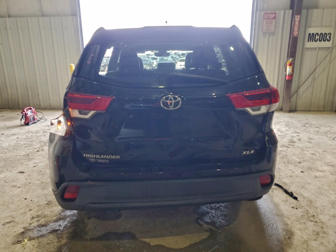 2018 TOYOTA HIGHLANDER SE photo 6