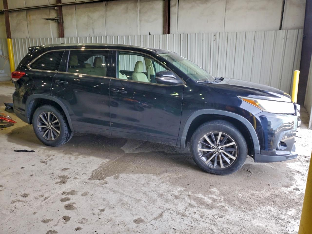 2018 TOYOTA HIGHLANDER SE photo 4