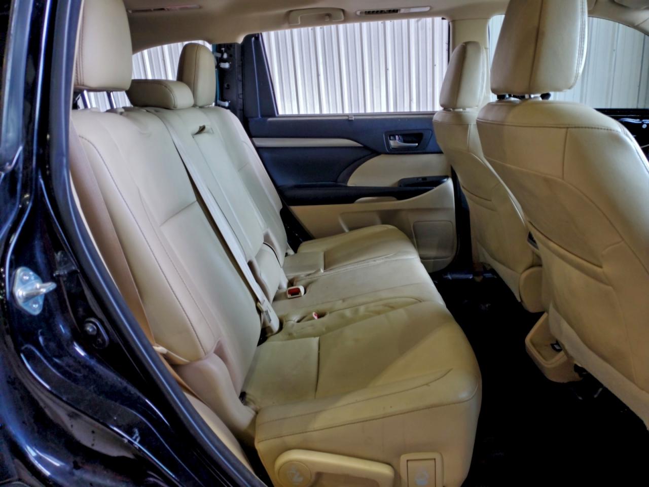 2018 TOYOTA HIGHLANDER SE photo 11