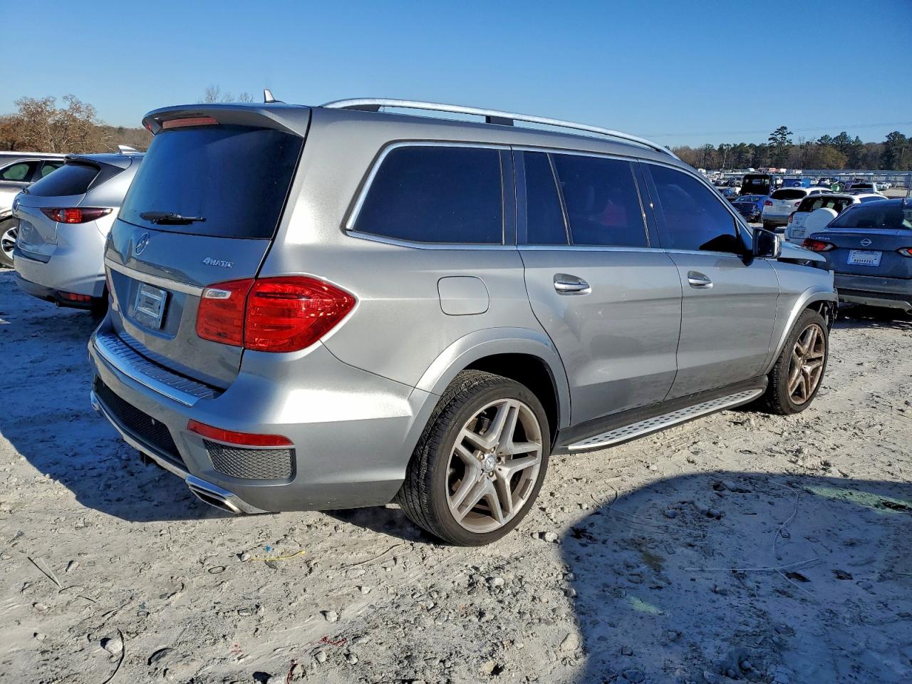 2015 MERCEDES-BENZ GL 550 4MATIC photo 3