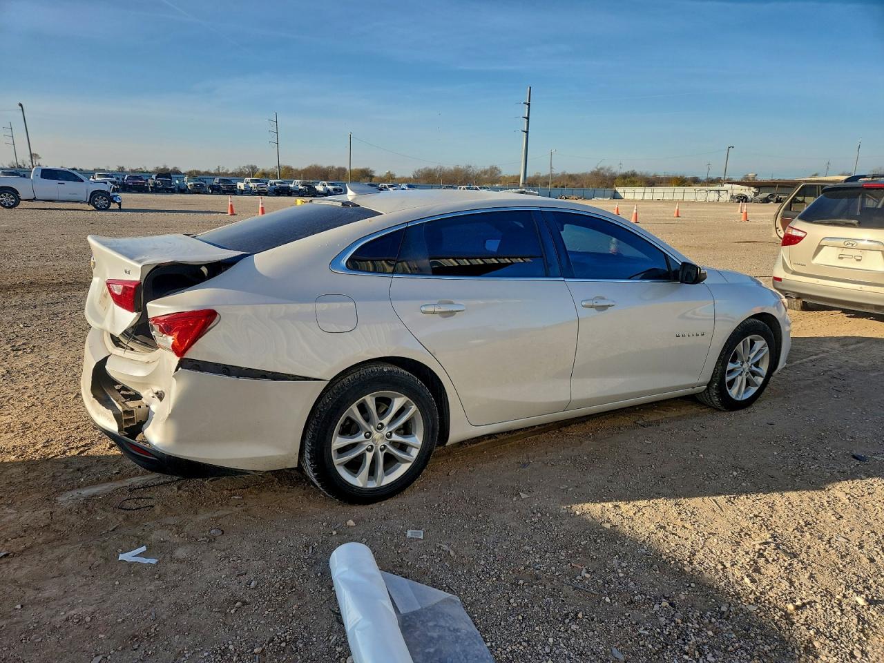2017 CHEVROLET MALIBU LT photo 3