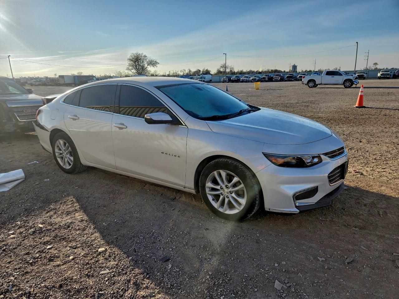 2017 CHEVROLET MALIBU LT photo 4