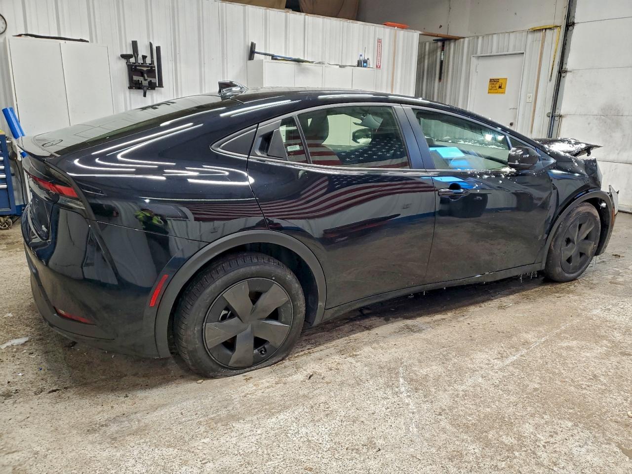 2025 TOYOTA PRIUS LE photo 3