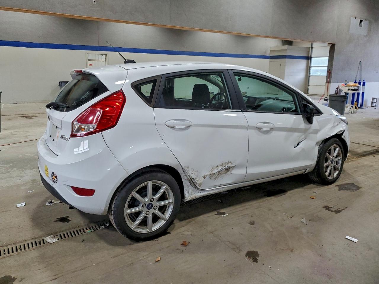 2016 FORD FIESTA SE photo 3