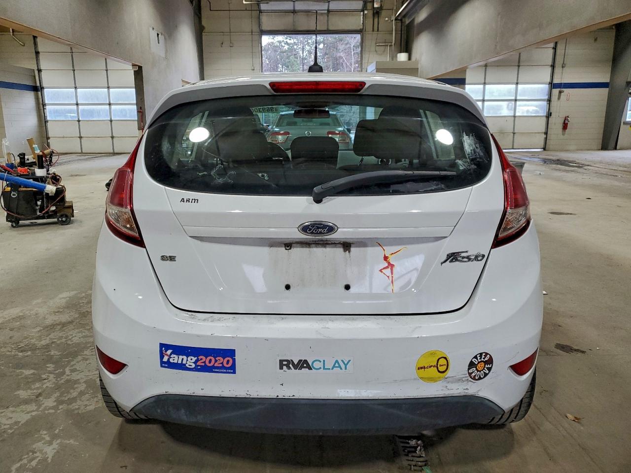 2016 FORD FIESTA SE photo 6