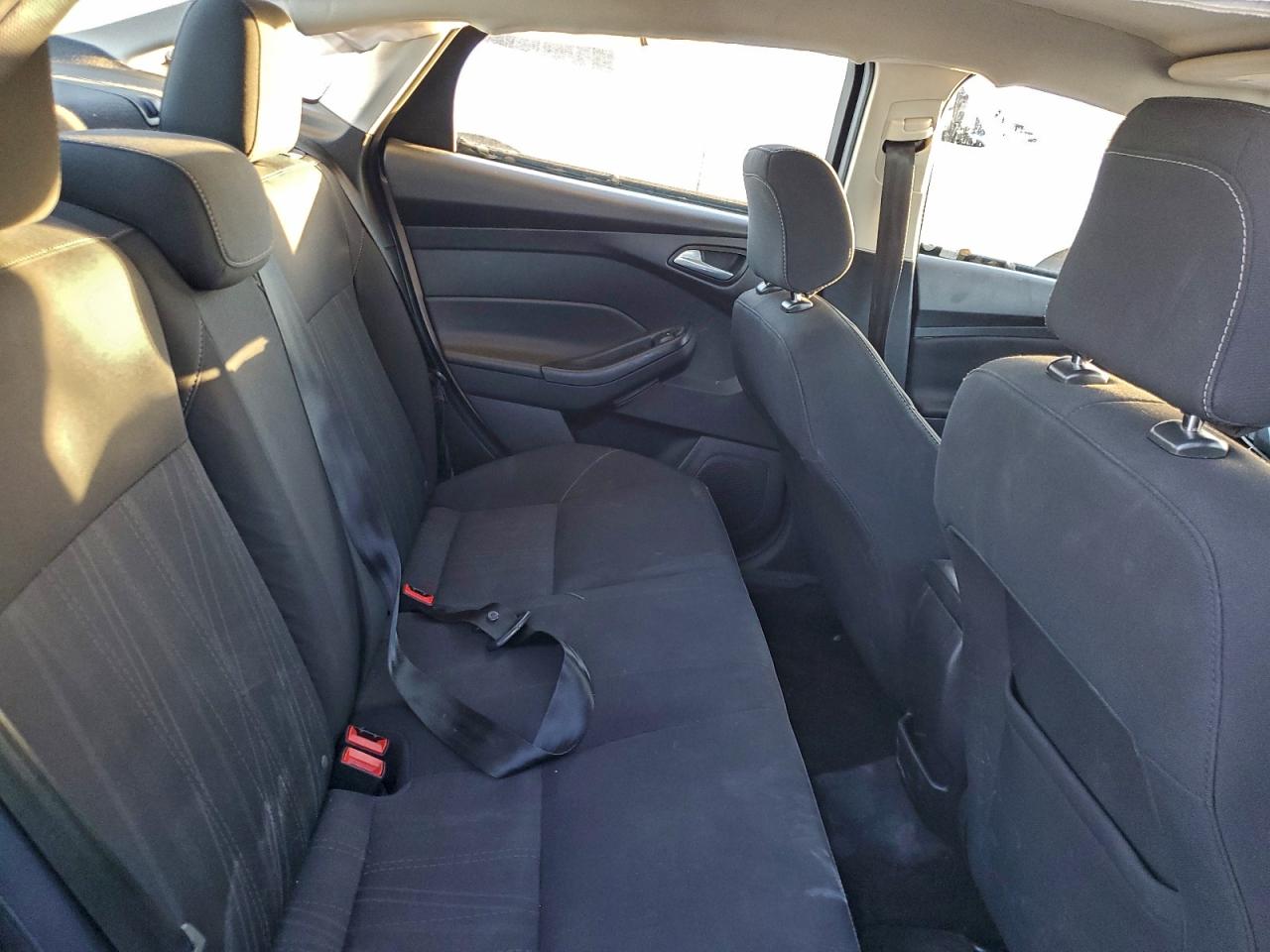 2018 FORD FOCUS SE photo 10