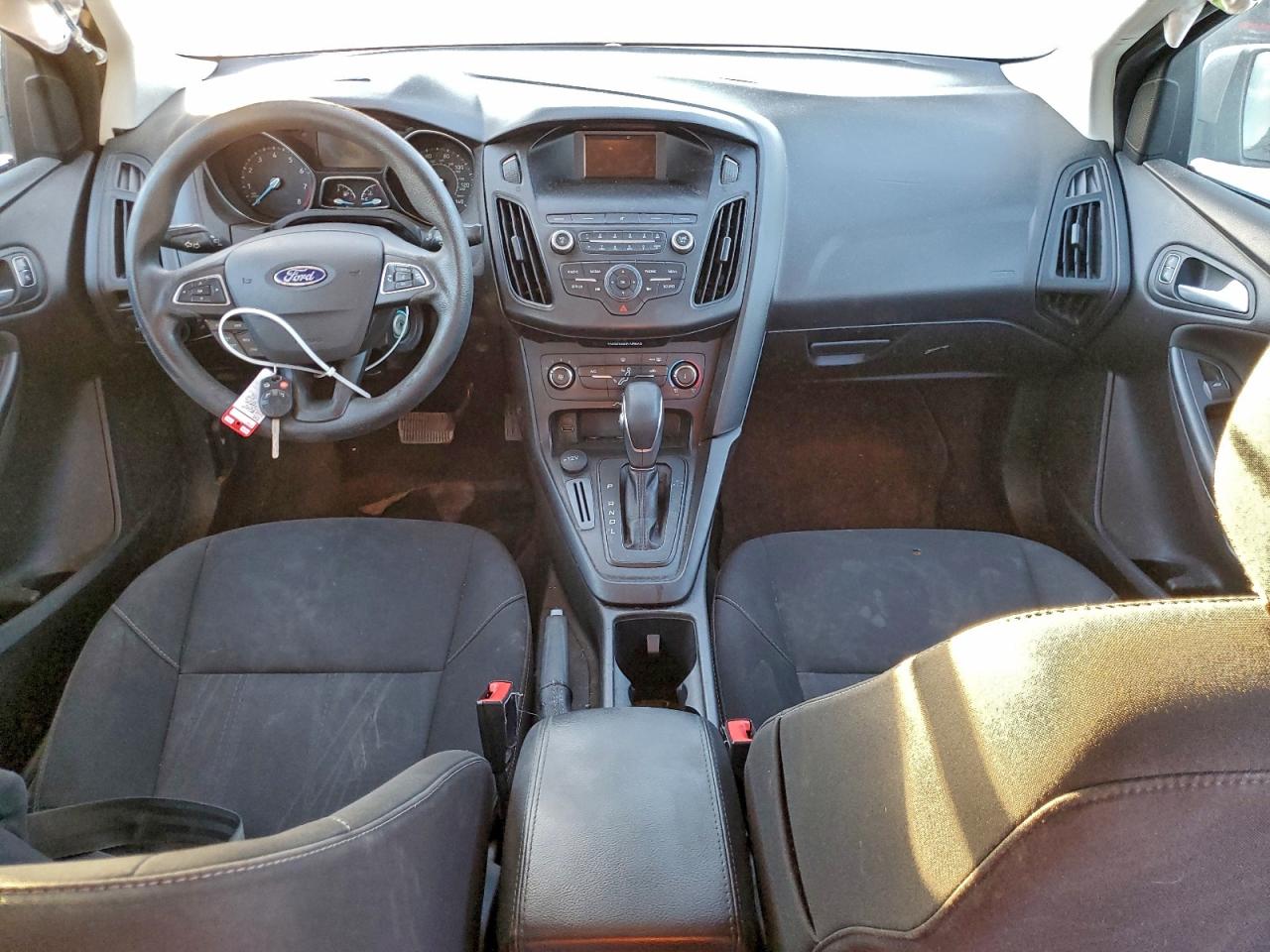 2018 FORD FOCUS SE photo 8