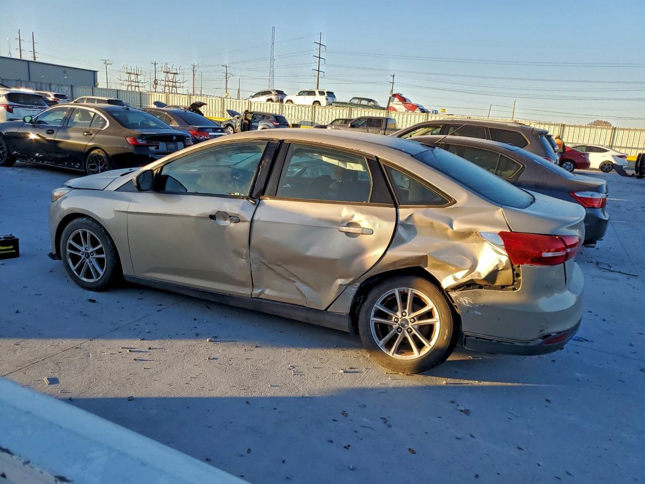2018 FORD FOCUS SE photo 2