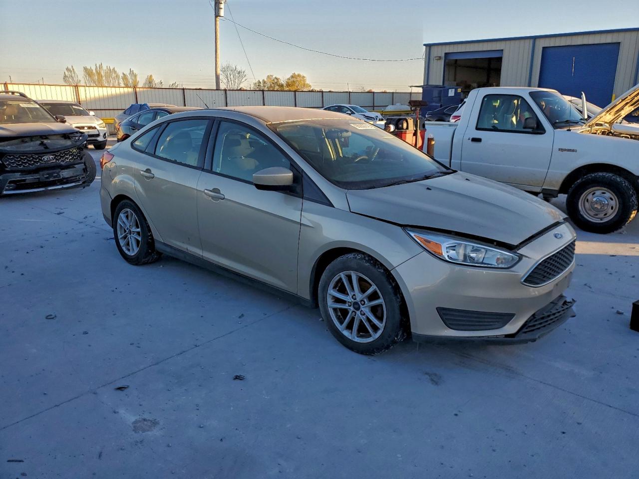 2018 FORD FOCUS SE photo 4