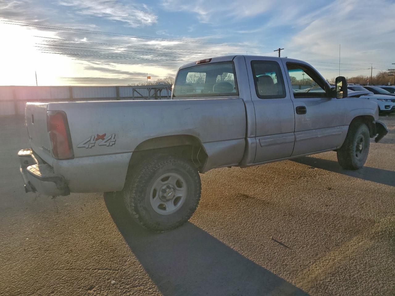 2004 CHEVROLET SILVERADO K1500 photo 3