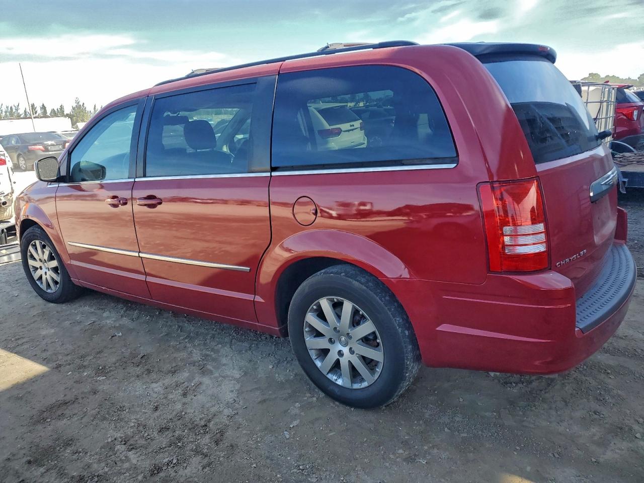 2010 CHRYSLER TOWN & COUNTRY TOURING photo 2