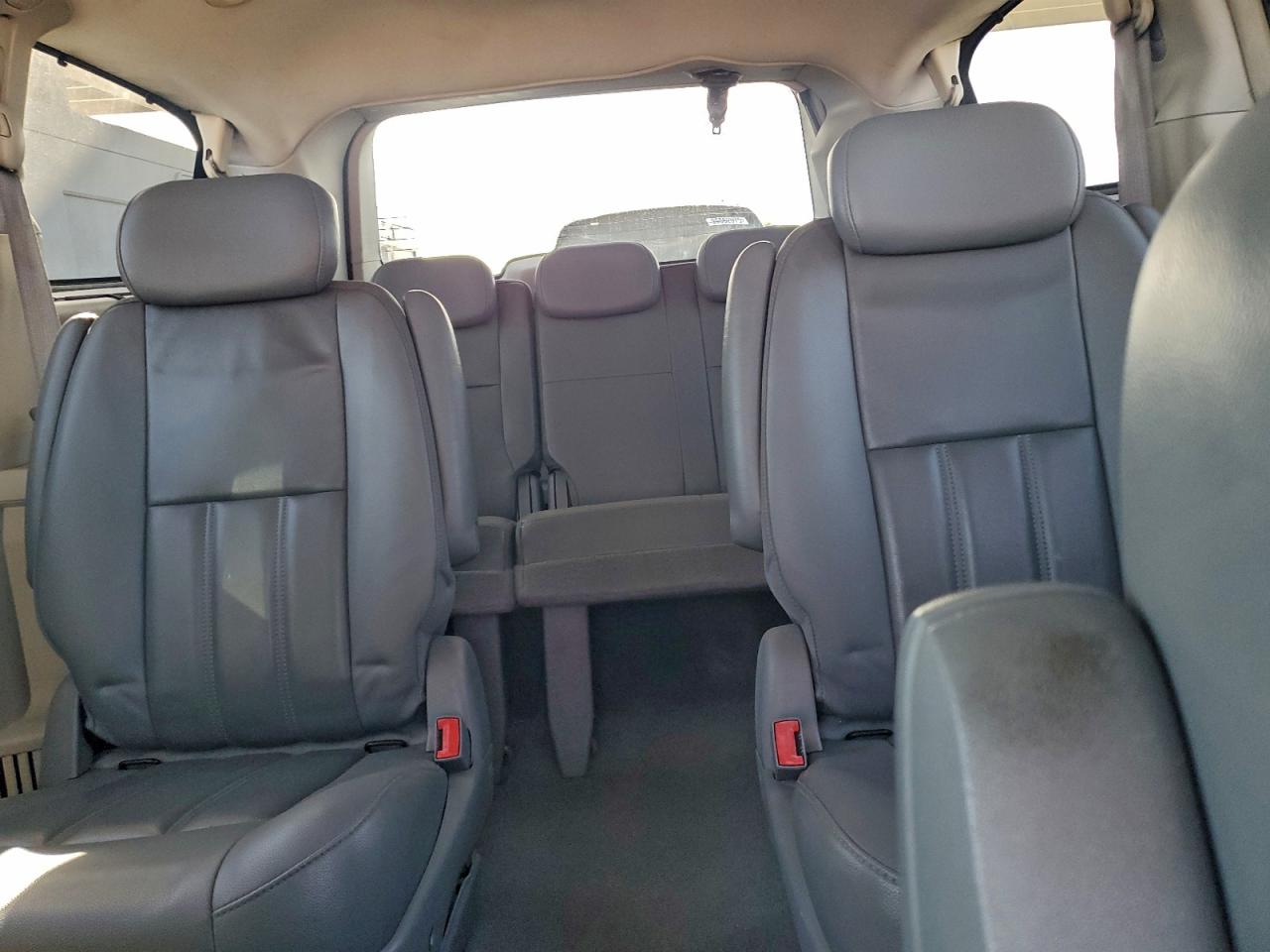 2010 CHRYSLER TOWN & COUNTRY TOURING photo 10