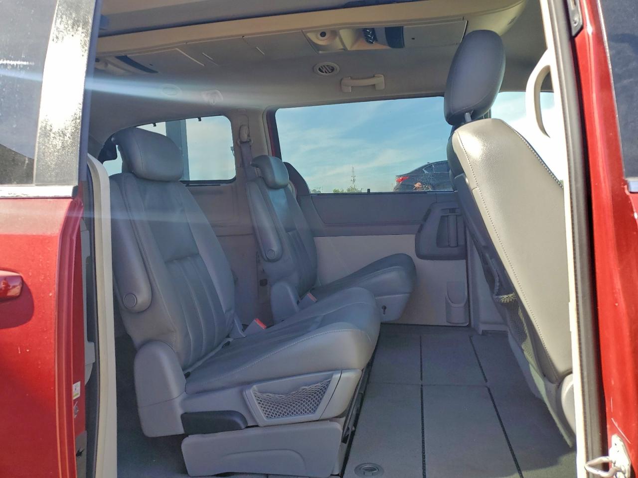 2010 CHRYSLER TOWN & COUNTRY TOURING photo 11