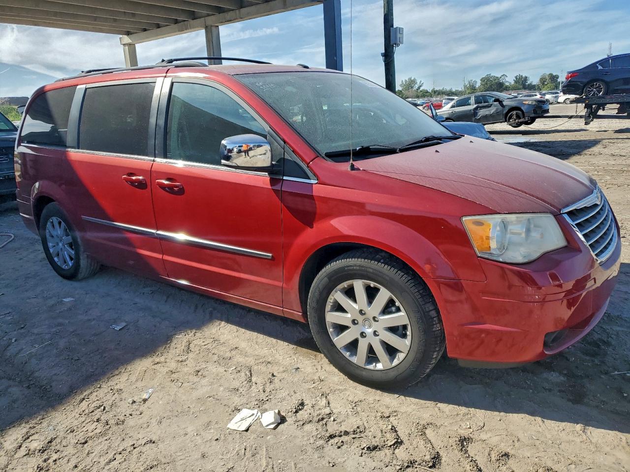 2010 CHRYSLER TOWN & COUNTRY TOURING photo 4