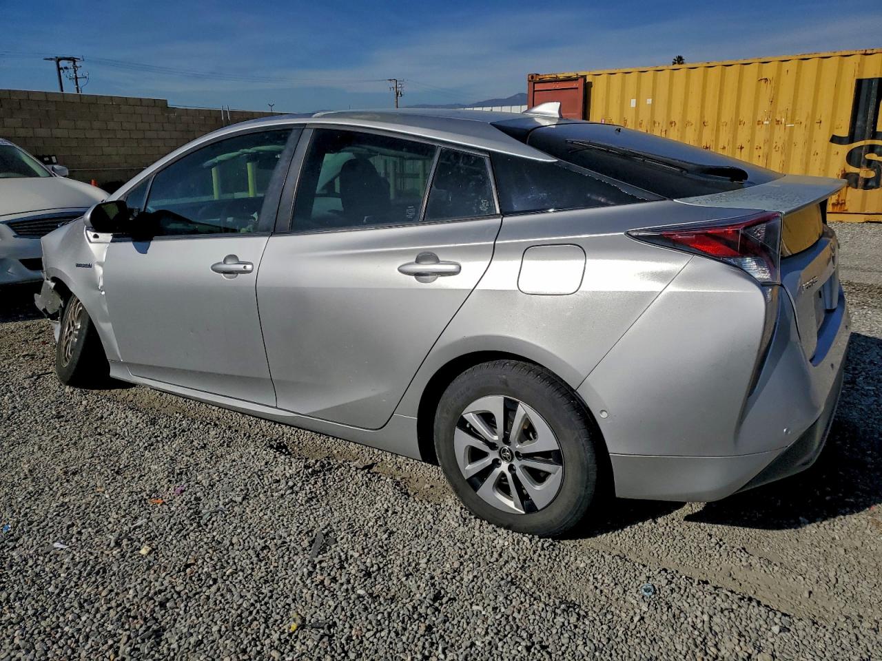2018 TOYOTA PRIUS photo 2