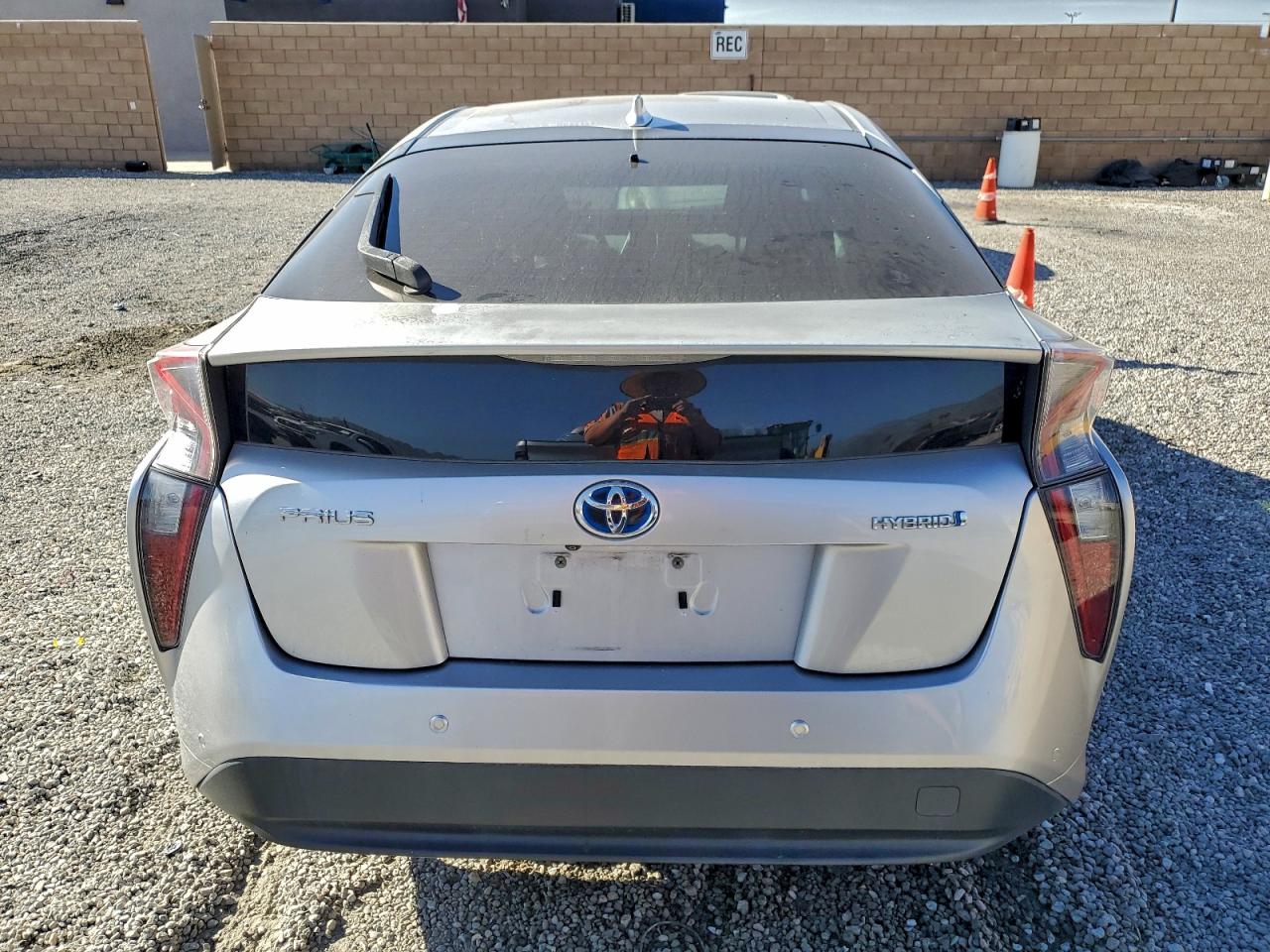 2018 TOYOTA PRIUS photo 6