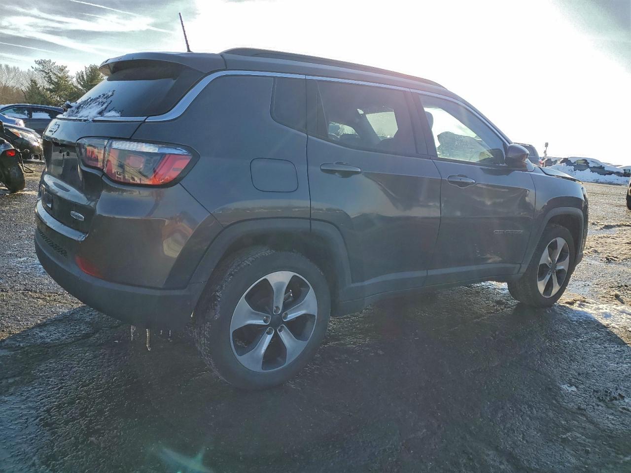 2017 JEEP COMPASS LATITUDE photo 3