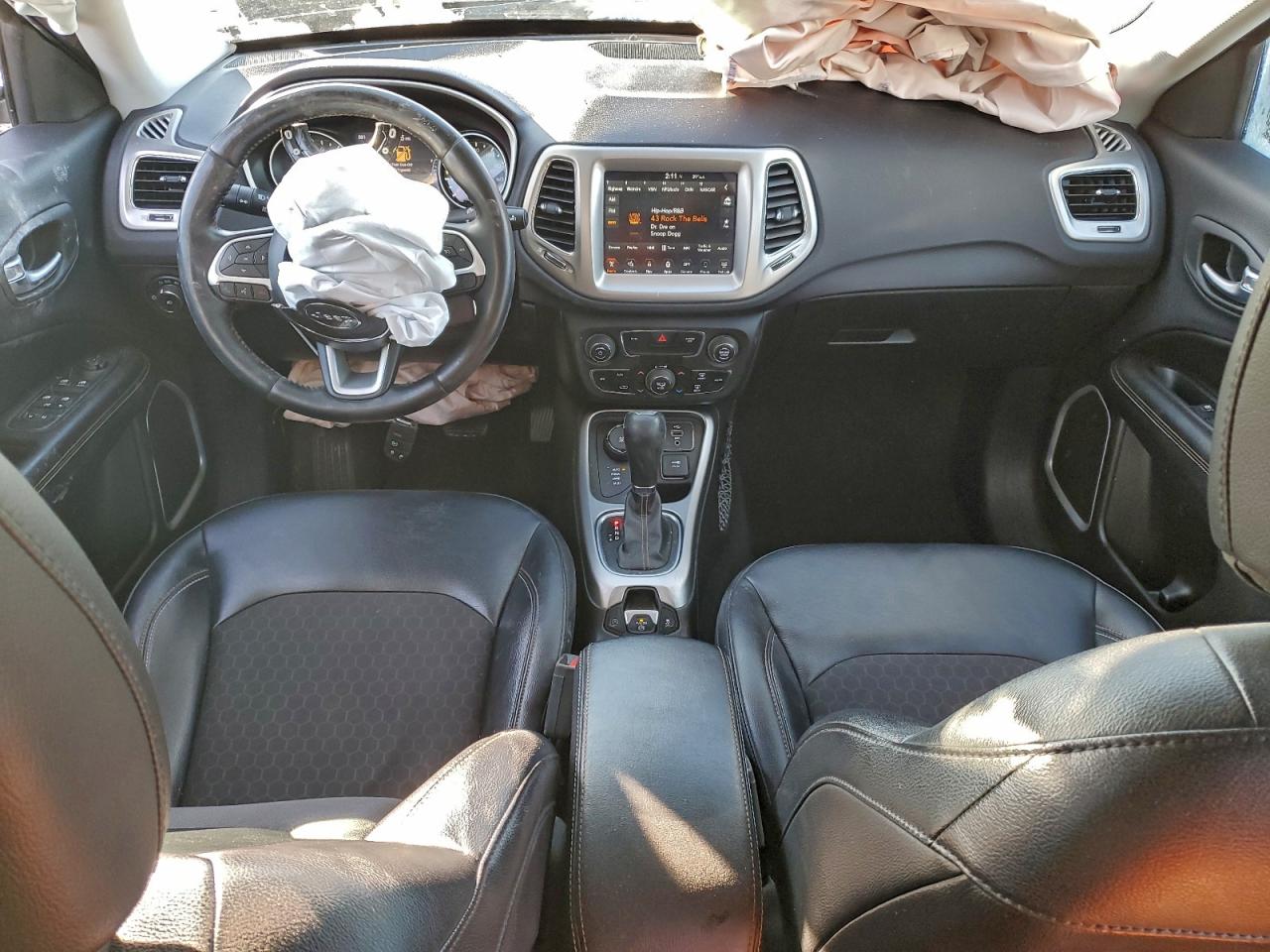 2017 JEEP COMPASS LATITUDE photo 8
