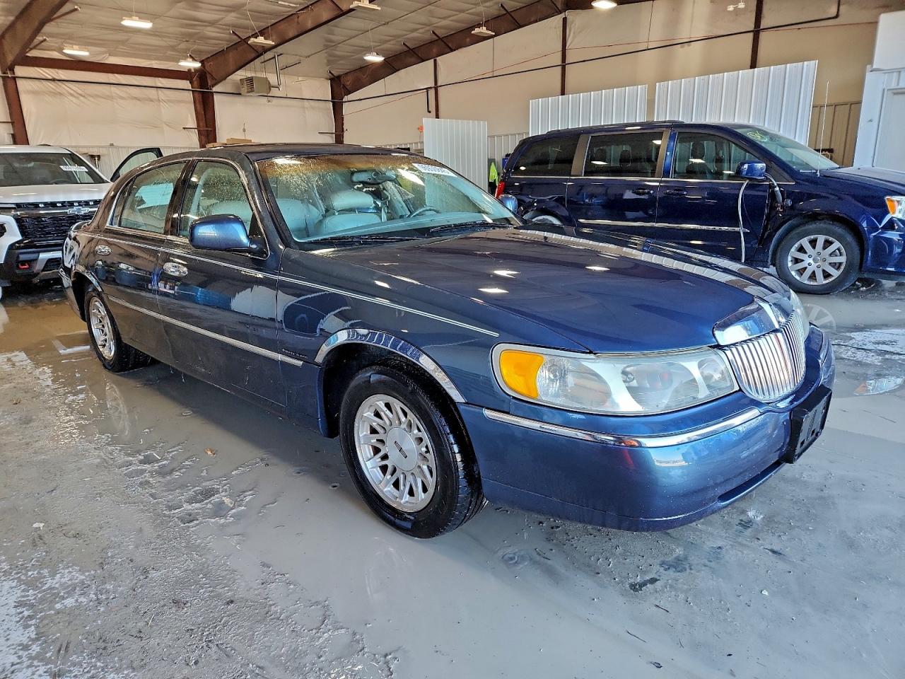 1998 LINCOLN TOWN CAR SIGNATURE photo 4