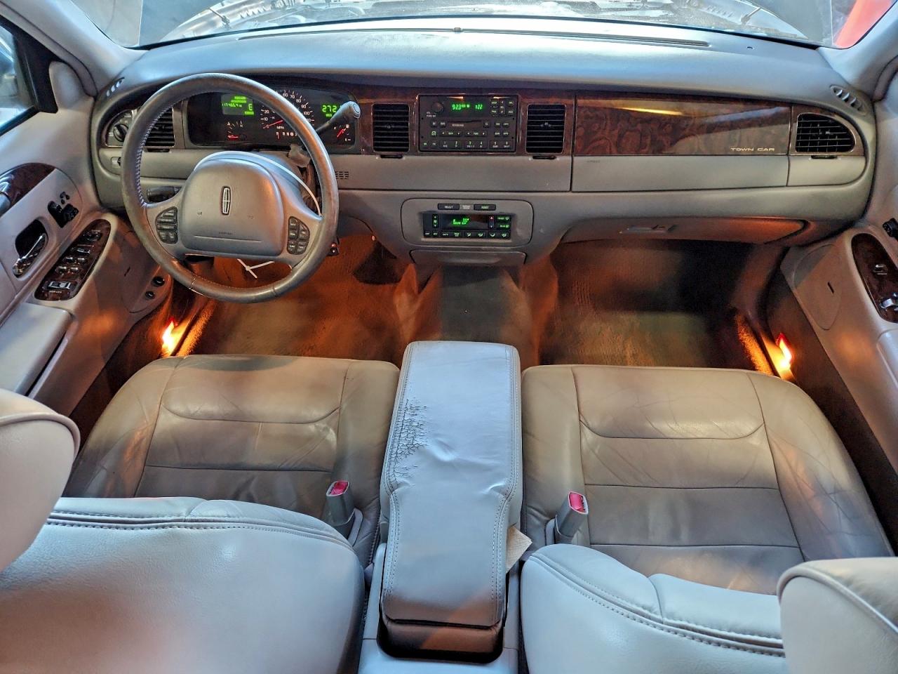 1998 LINCOLN TOWN CAR SIGNATURE photo 8