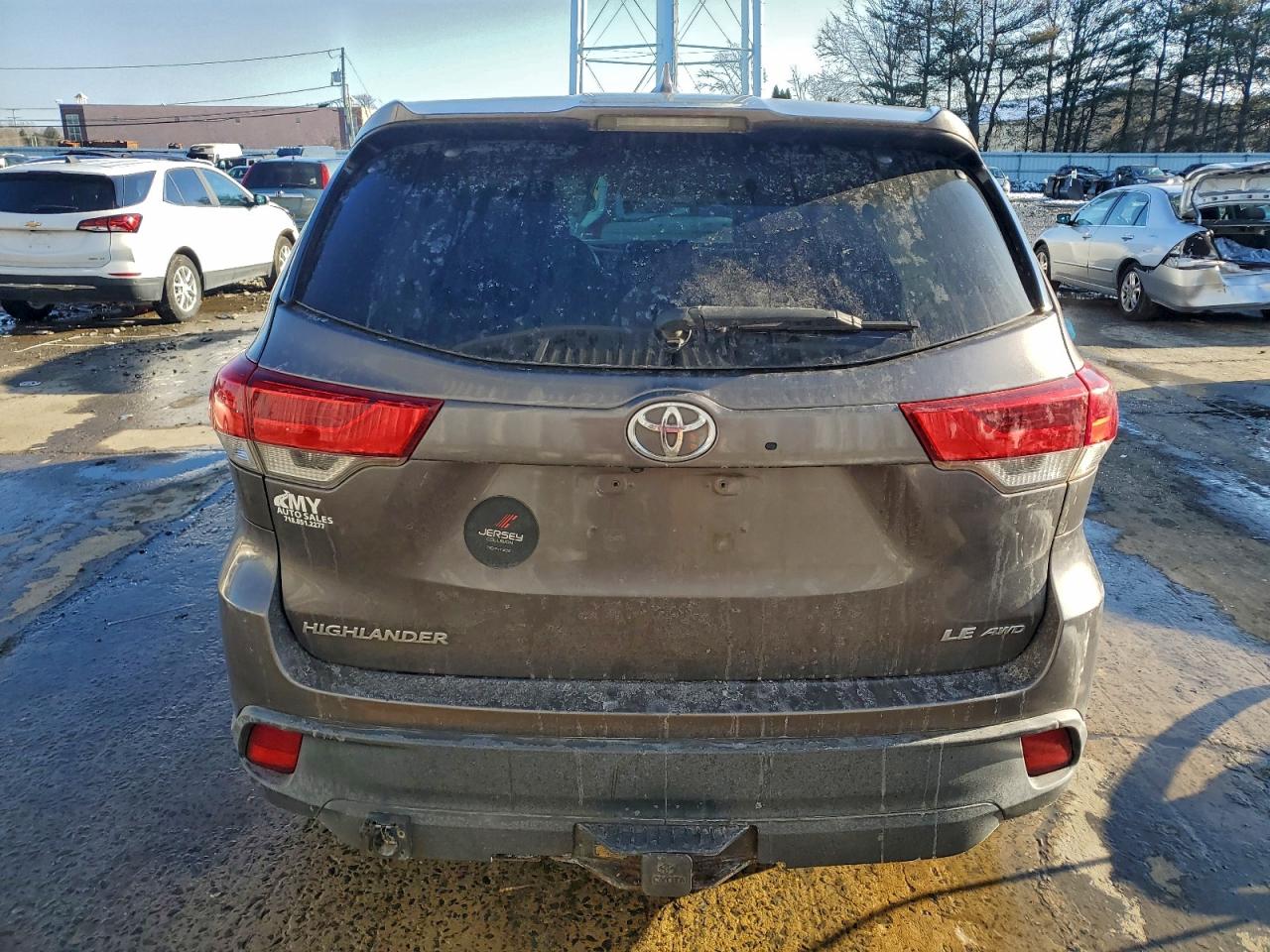 2017 TOYOTA HIGHLANDER LE photo 6