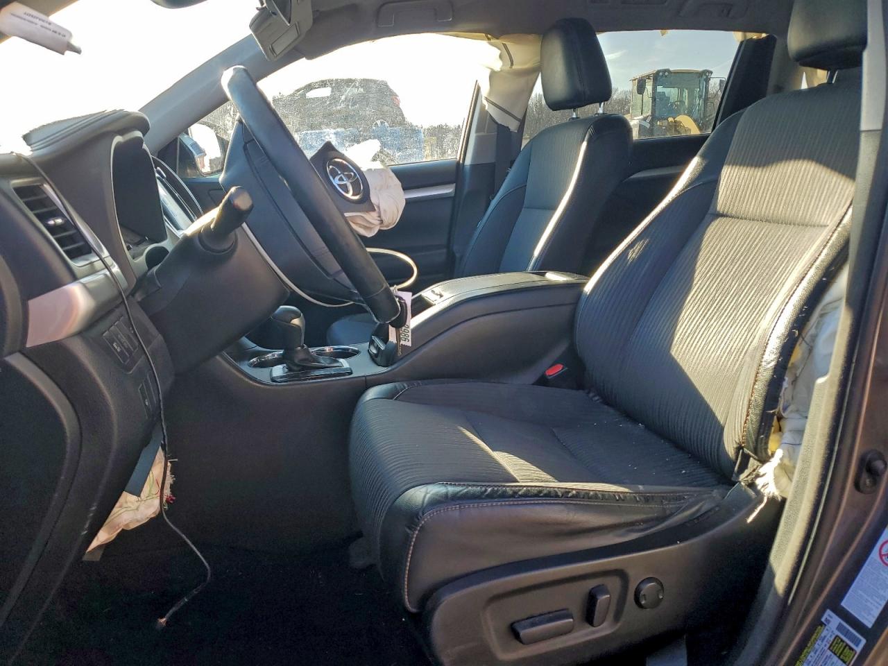 2017 TOYOTA HIGHLANDER LE photo 7