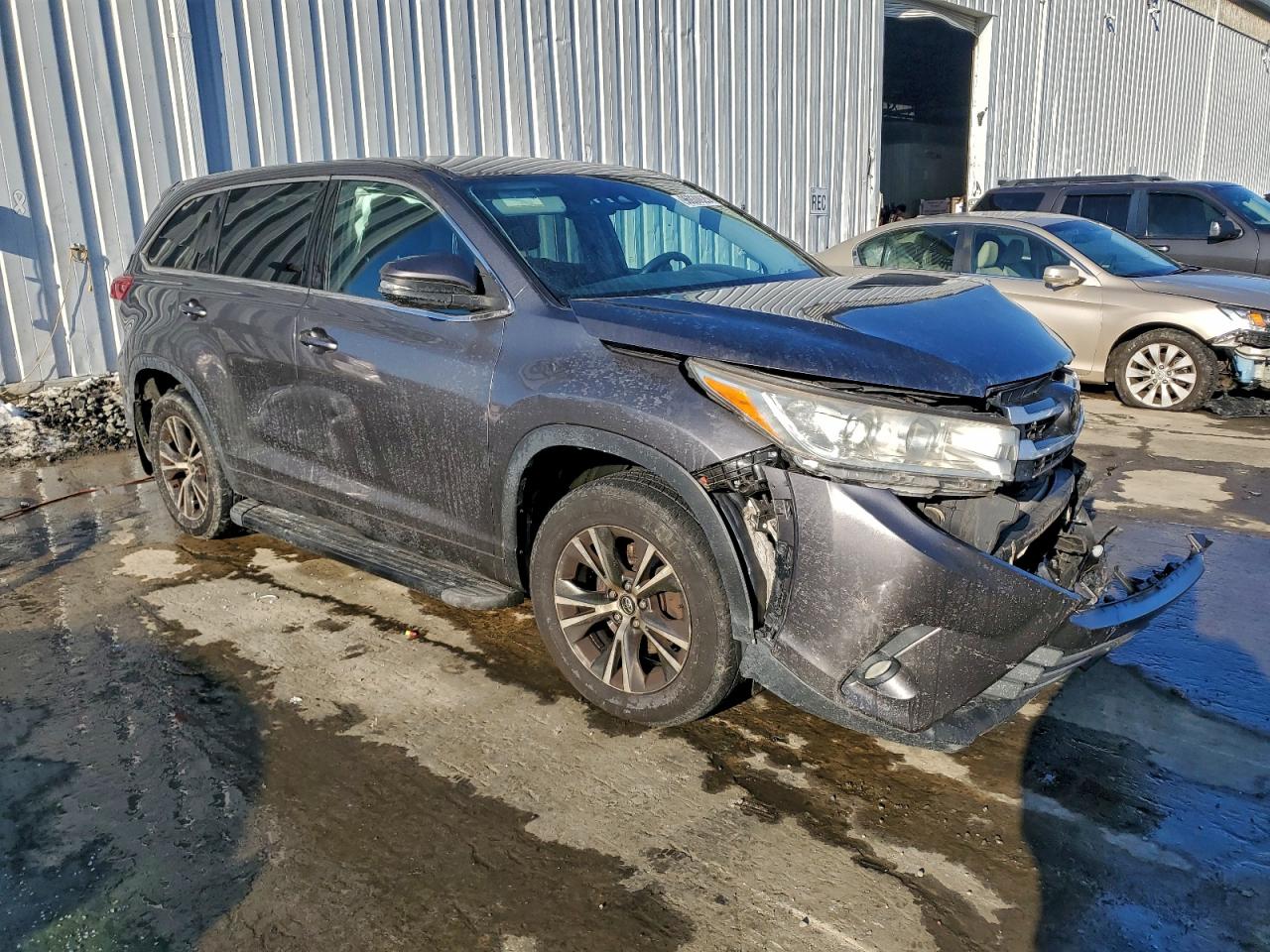 2017 TOYOTA HIGHLANDER LE photo 4