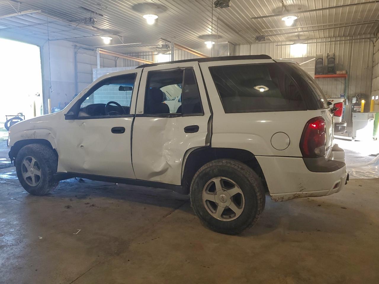 2004 CHEVROLET TRAILBLAZER LS photo 2
